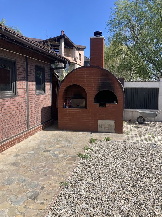 Inchiriez vila  cu curte mare