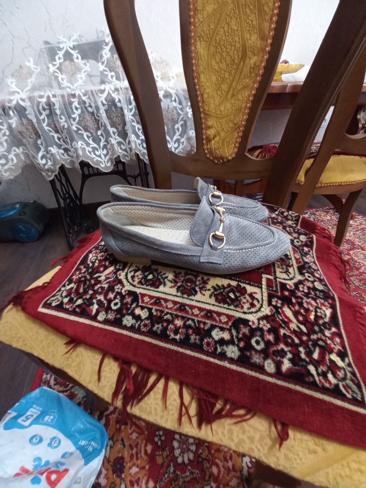 Продам .обувь женскую осеннию,зимнию,летнию