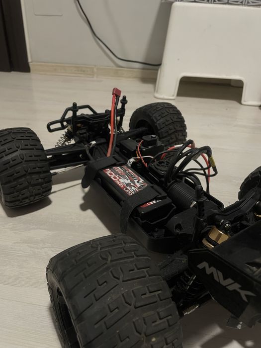 Masina rc/cu telecomanda Quantum Maverick custom built