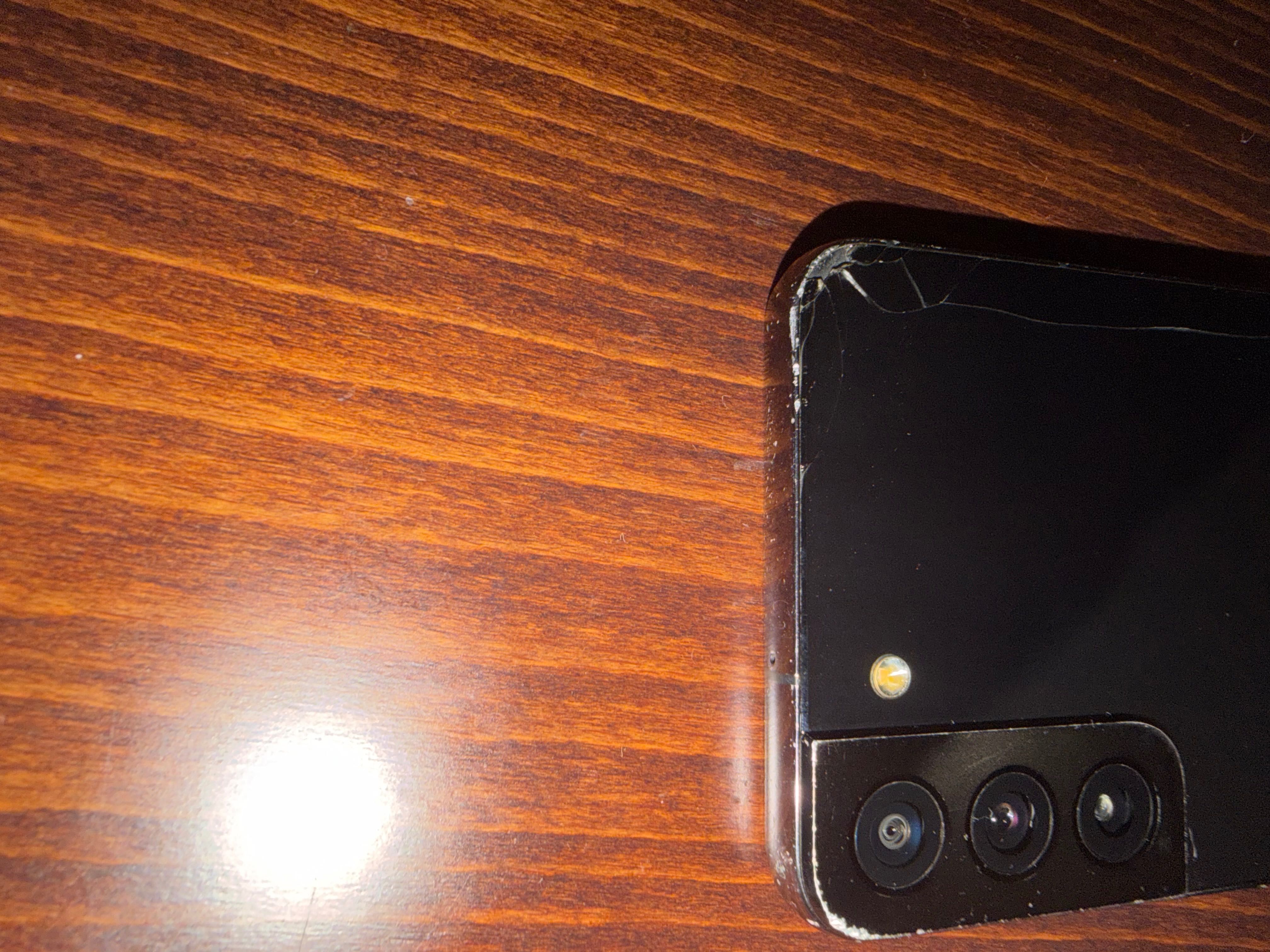 Продавам Samsung S 22+