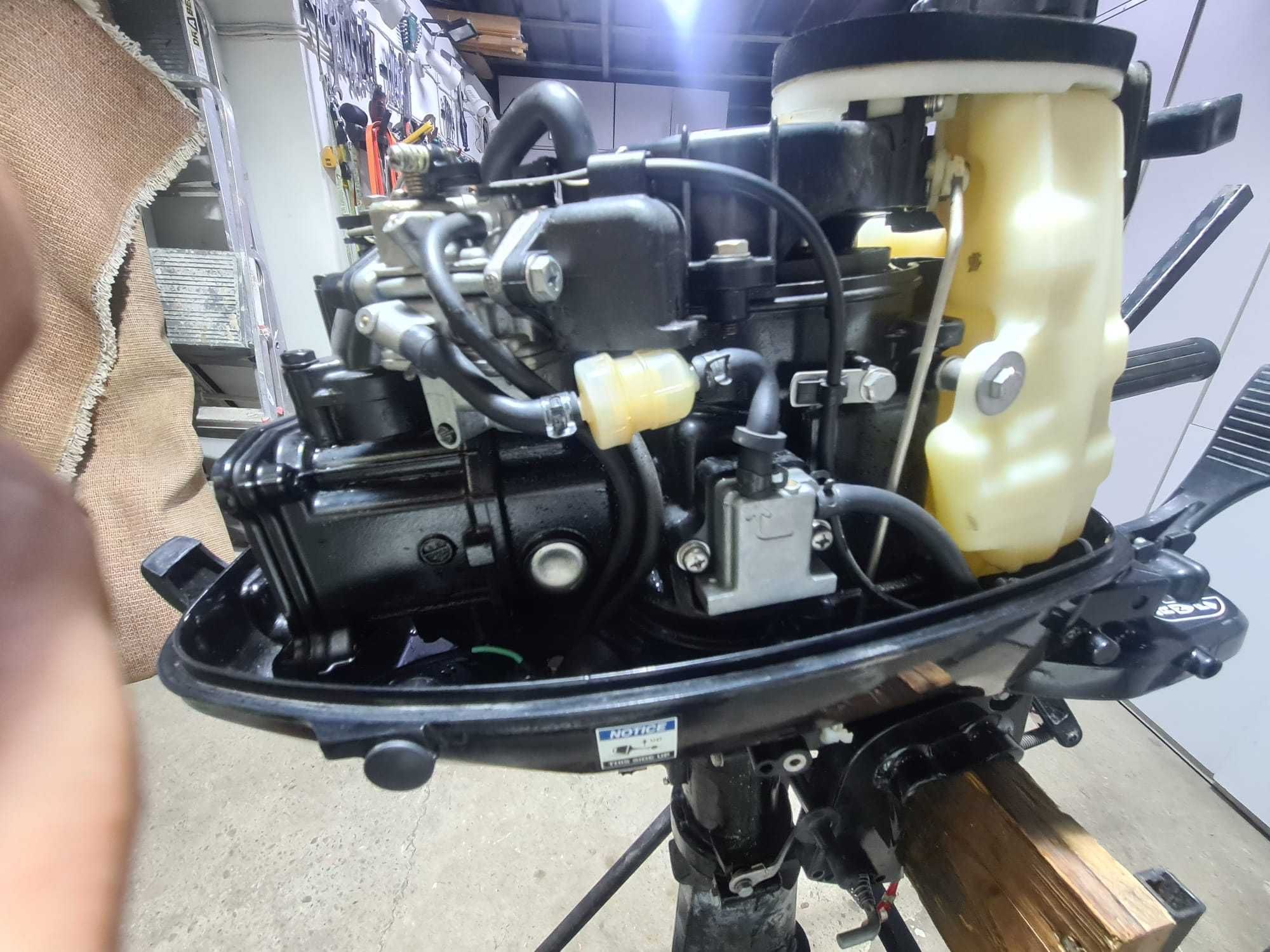 Vând motor Mercury 5CP pentru barcă, întreținut, gata de utilizare