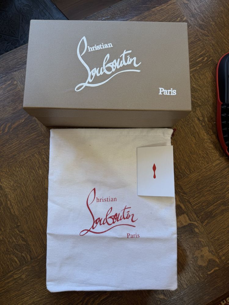 Christian Louboutin Take it Easy чехли