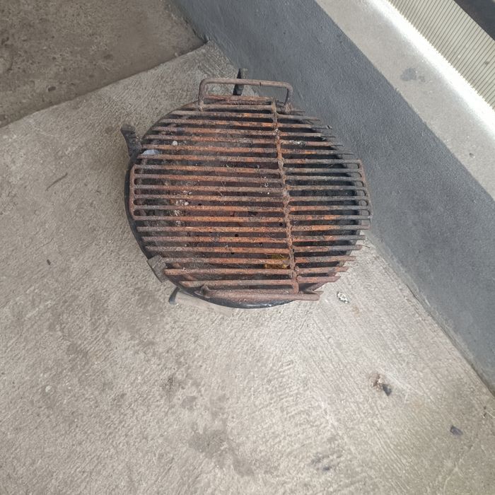 Vând grătar folosit f rar