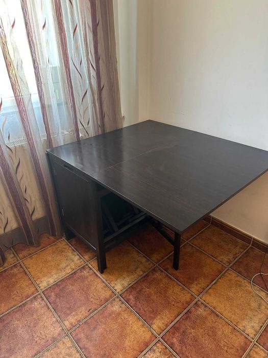 Vand masa cu 5 scaune