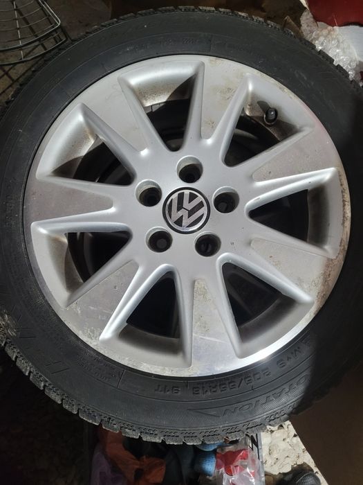 Vând jante 16" cu cauciucuri de iarna