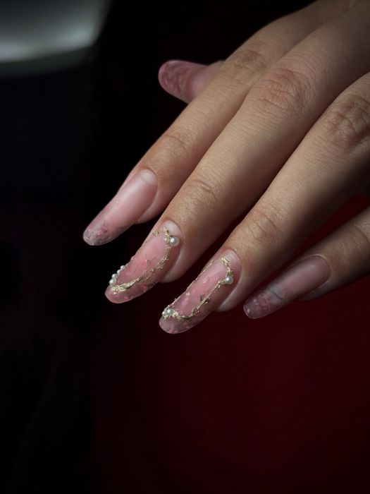 Caut modele pentru manichiură cu plata consumabilelor