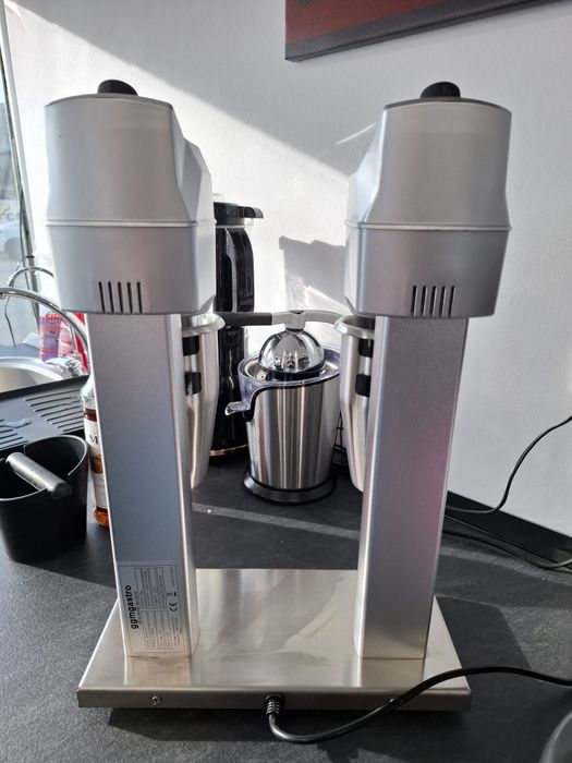 Se vinde mixer cu 2 axe, nou