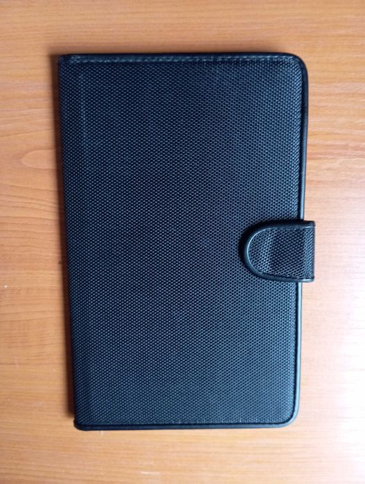 нов неизползван калъф и стойка за таблет