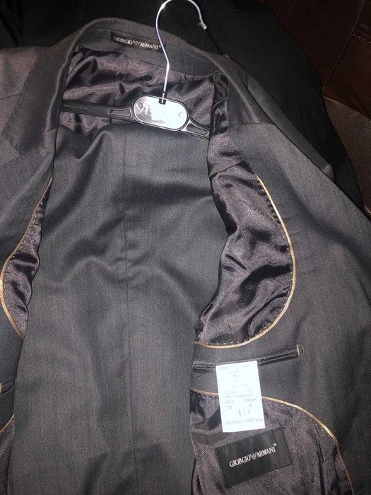 Vand costum Giorgio Armani 100% lana,negru,marimea 58.