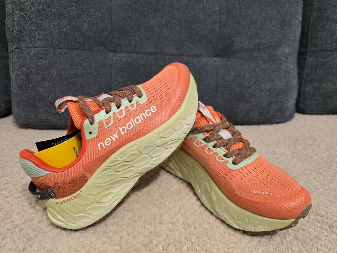 New balance nr 37  int 23,5 cm preț 400 lei