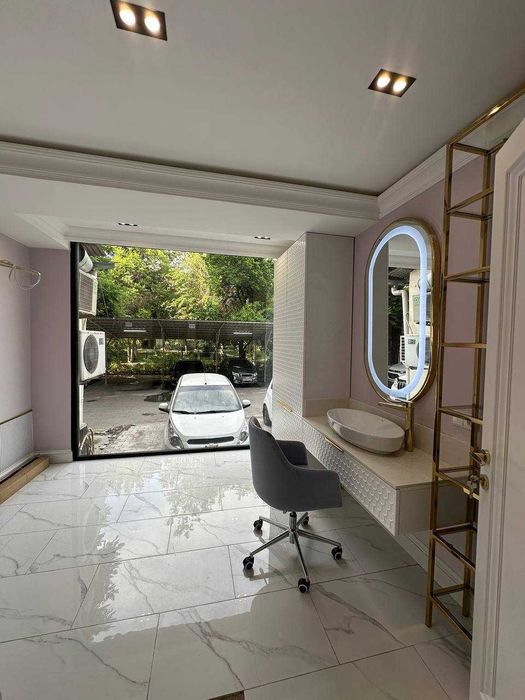 Ц-1
Ориентир: Divan, Black Star Burger
1 линия 
95 м² + 30 м² подвал