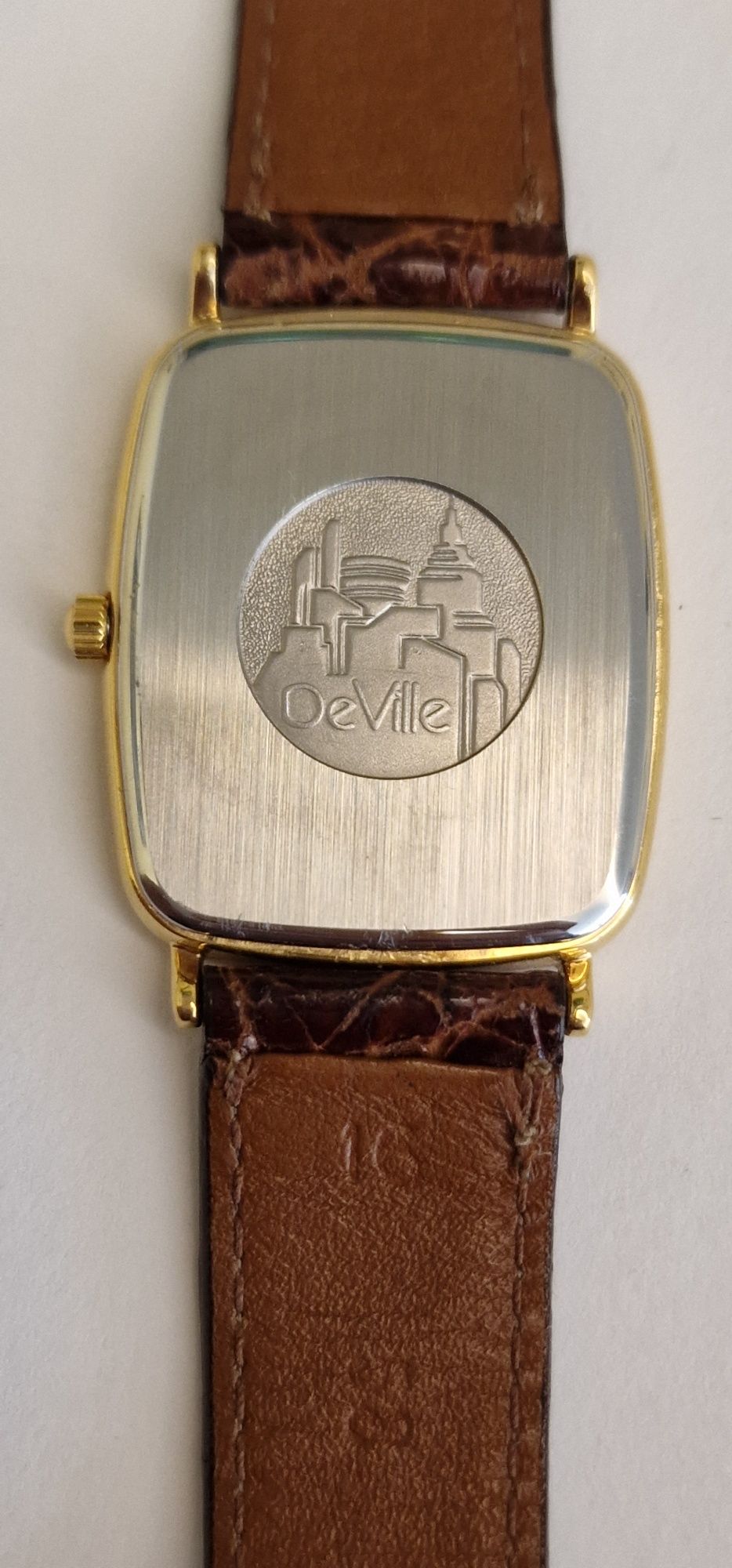Omega de ville quartz .