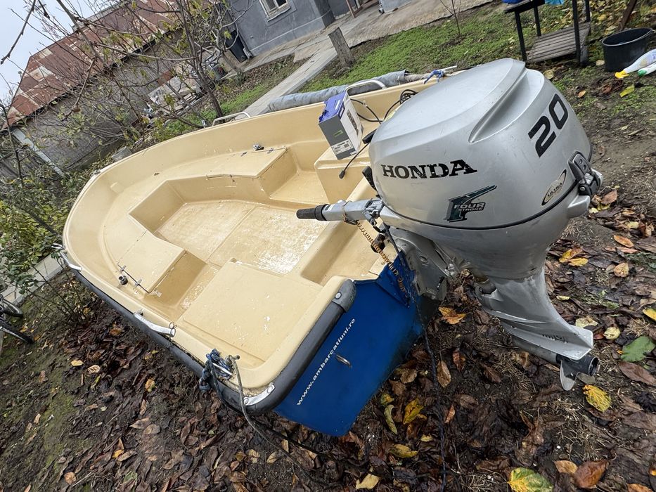 Barca cu motor si peridoc