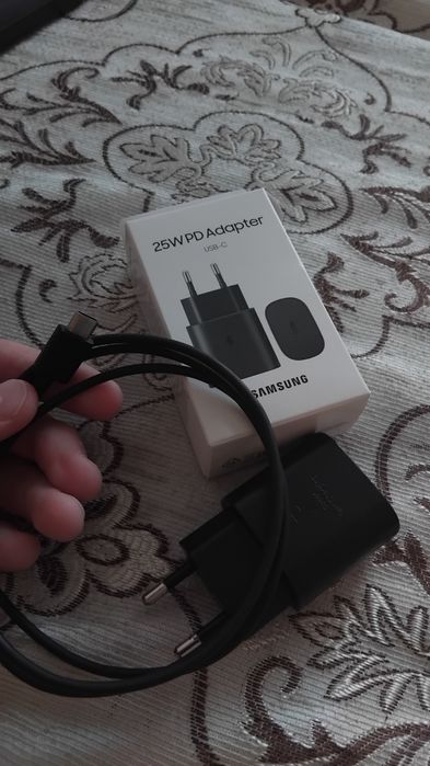 Продам оригинальную зарядку Samsung