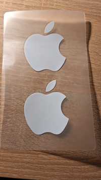 2 стикера Apple.