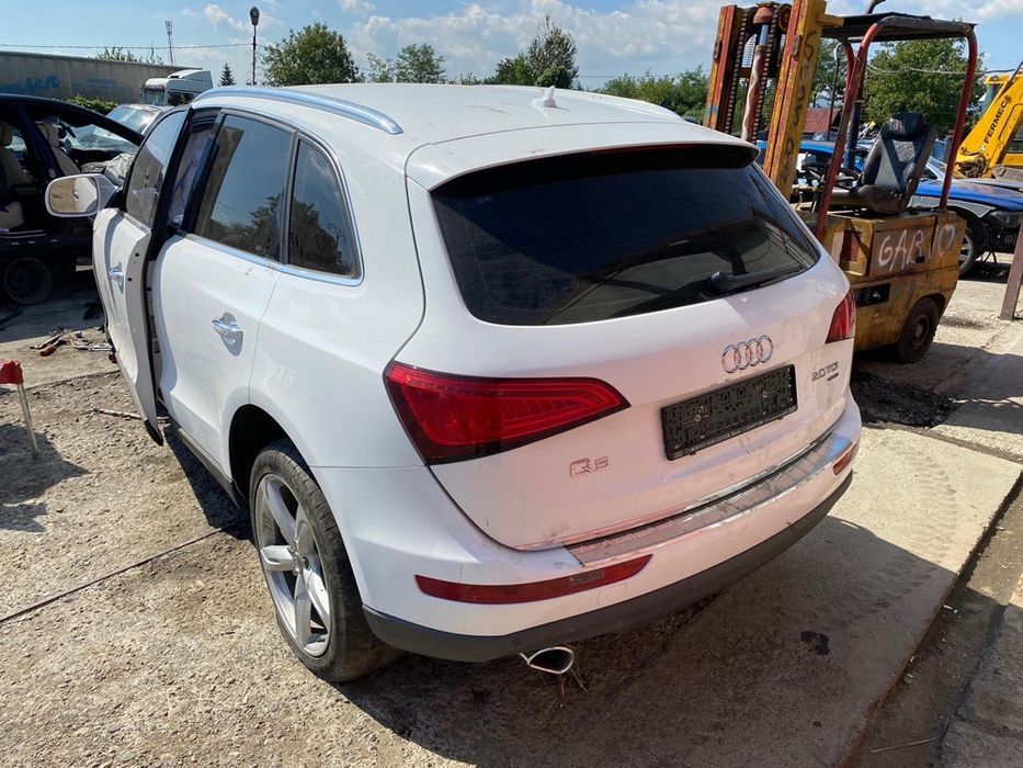 Dezmembrez audi Q5 2,0 tdi CNH.  euro6.