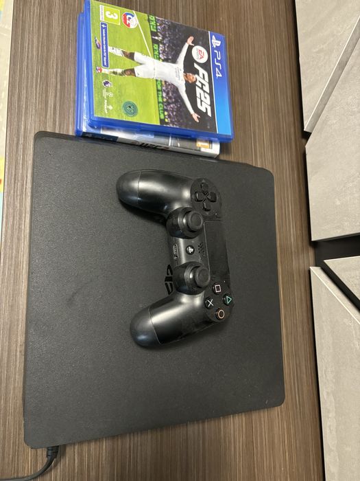 Vand playstation 4 stare excelenta