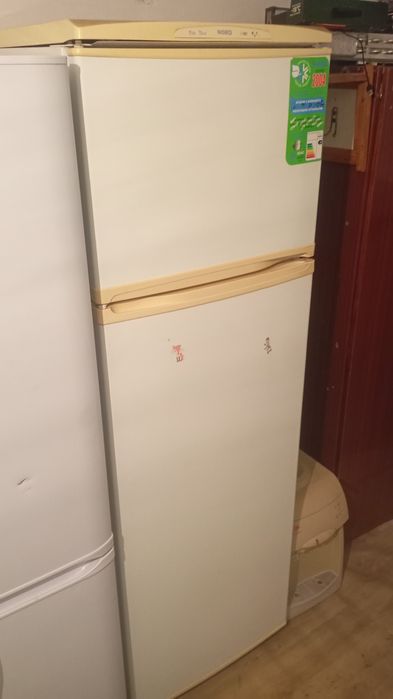 Продам холодильник рабочий полностью. Возможна доставка