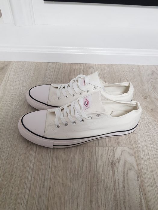 Tenesi Lee Cooper