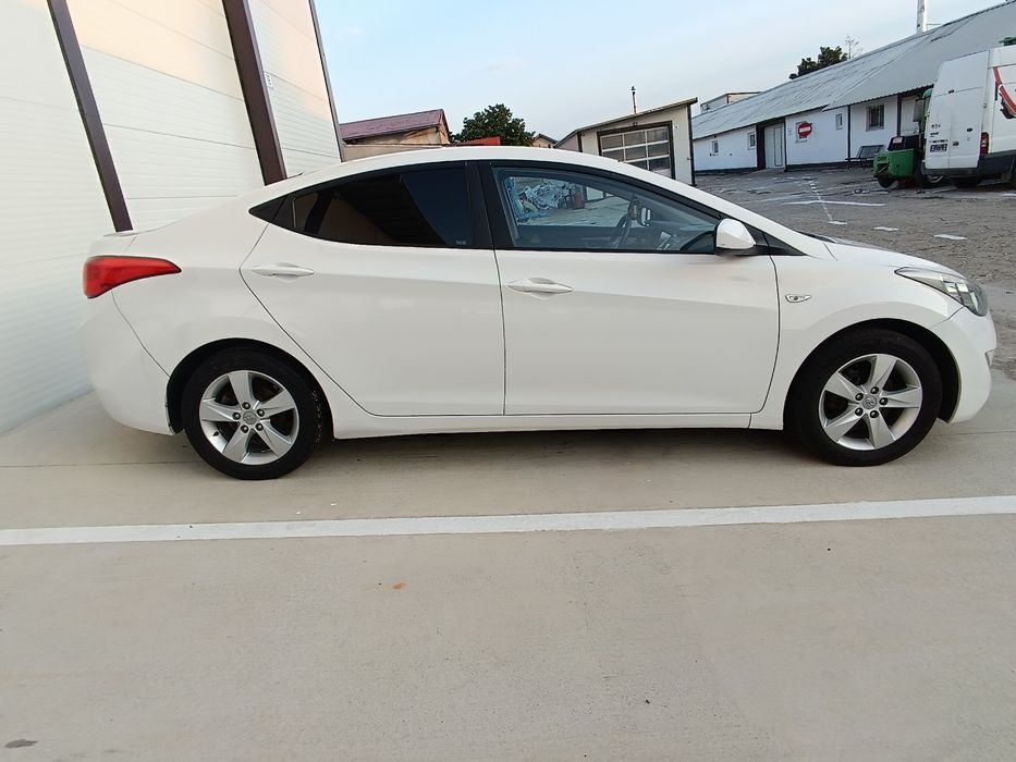 Hyundai Elantra 2012 1.6 benzină Unic proprietar de Nouă
