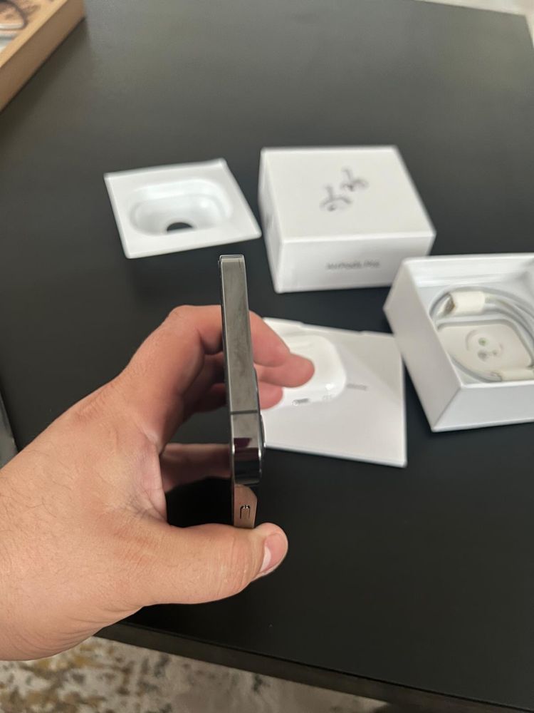 Iphone 12 pro + airpods pro 2 generation