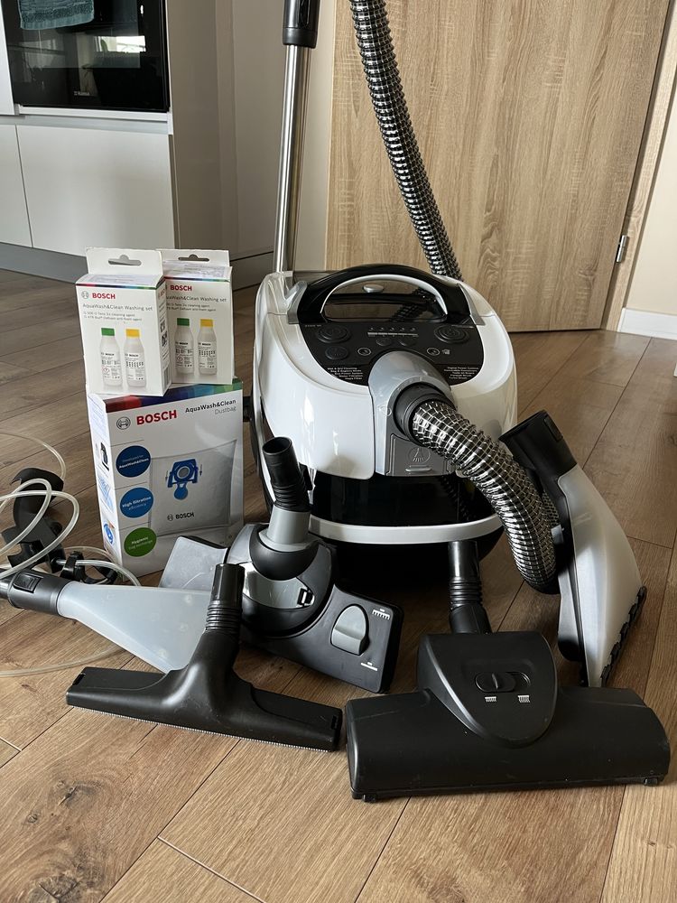 Перяща прахосмукачка Bosch BWD421PRO