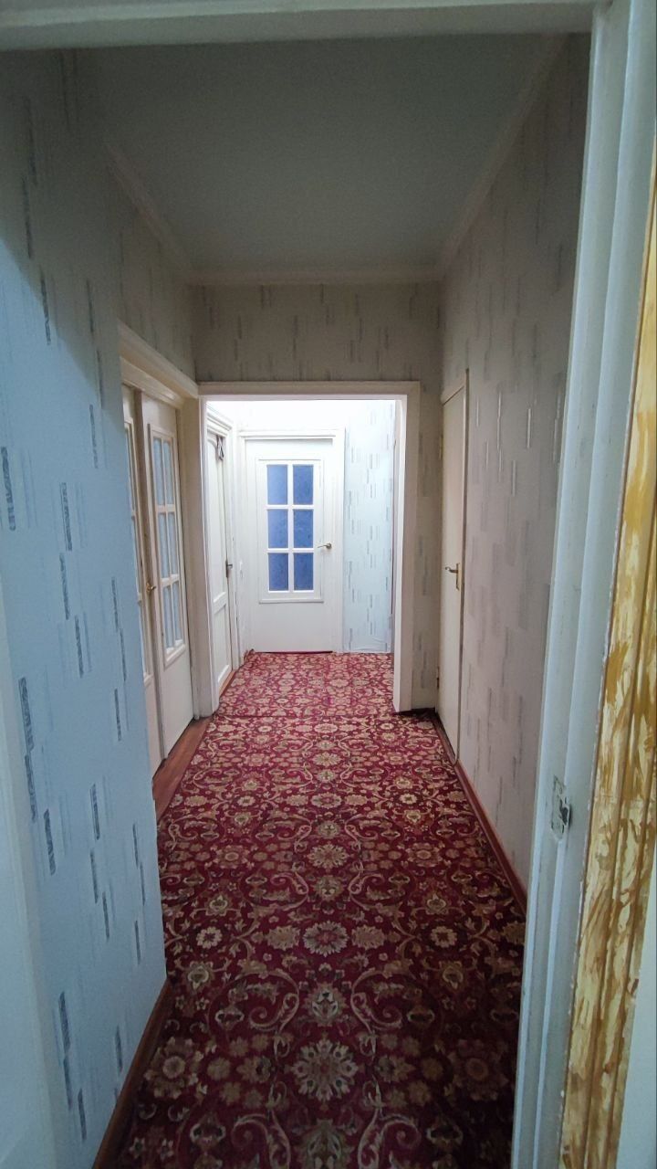 Bez makler Srochno 2 xonali Kvartira sotiladi.