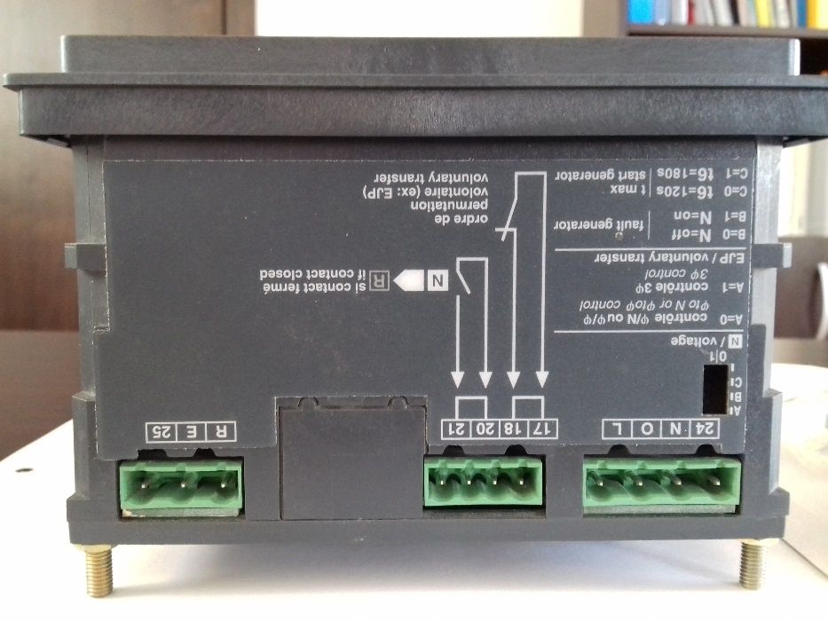 контролер UA , Schneider Electric