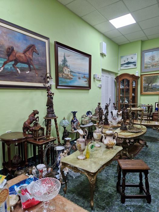 Чудесна антикварна бронзова френска помощна масичка с оникс