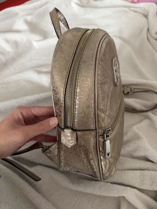 Дамска раница Guess