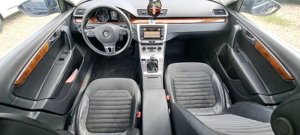 Volkswagen Passat B7 HIGHLINE 2.0 TDI 177 cp Cutie manuală an 11.2012