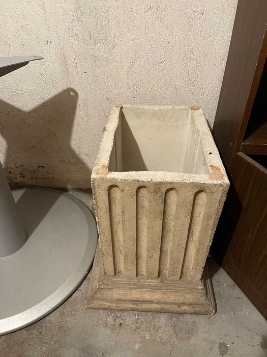 Масивна кръгла маса за беседка, помещение