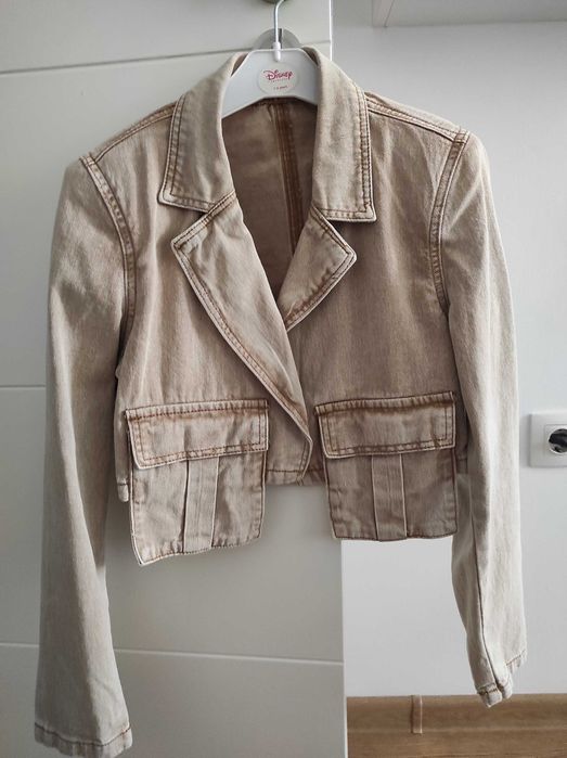 Спотно-елегантно сако с ефектни джобове