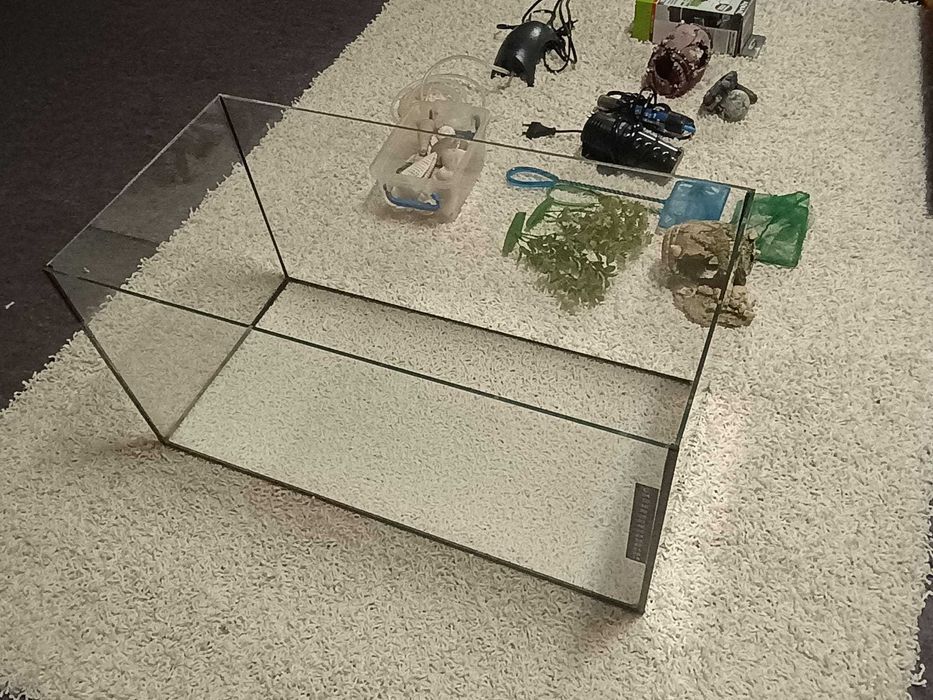 Acvariu cu toate accesoriile