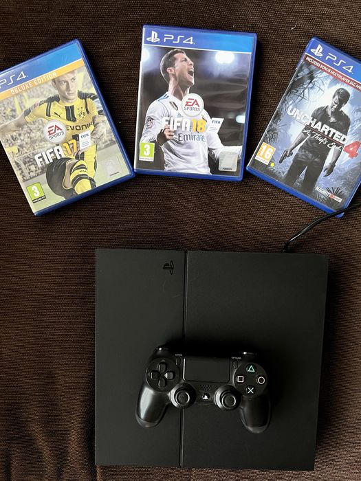 PlayStation 4- отлично състояние + 3 игри