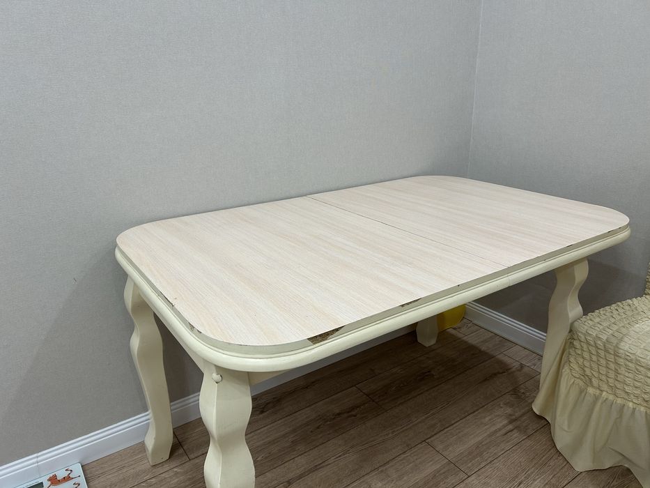 стол с 4 стульями