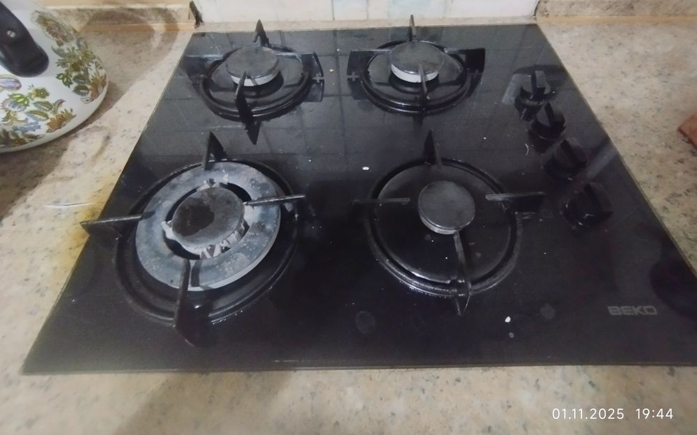 Газовая поверхность в стекле