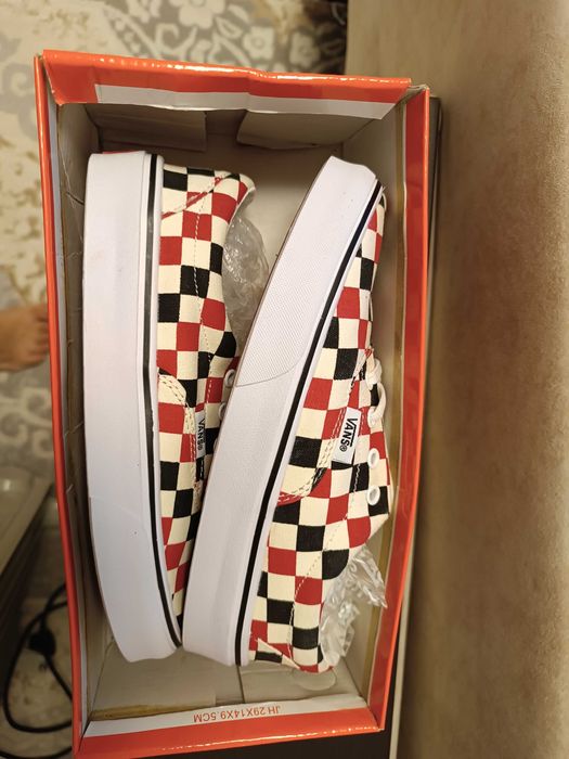 Продам новые кеды на девочку,35 размер