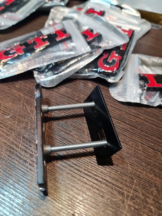 Емблема за GTI за маска на Фолксваген Голф