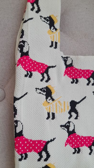 Нова чантичка с кученца с подарък нова Коледна чаша