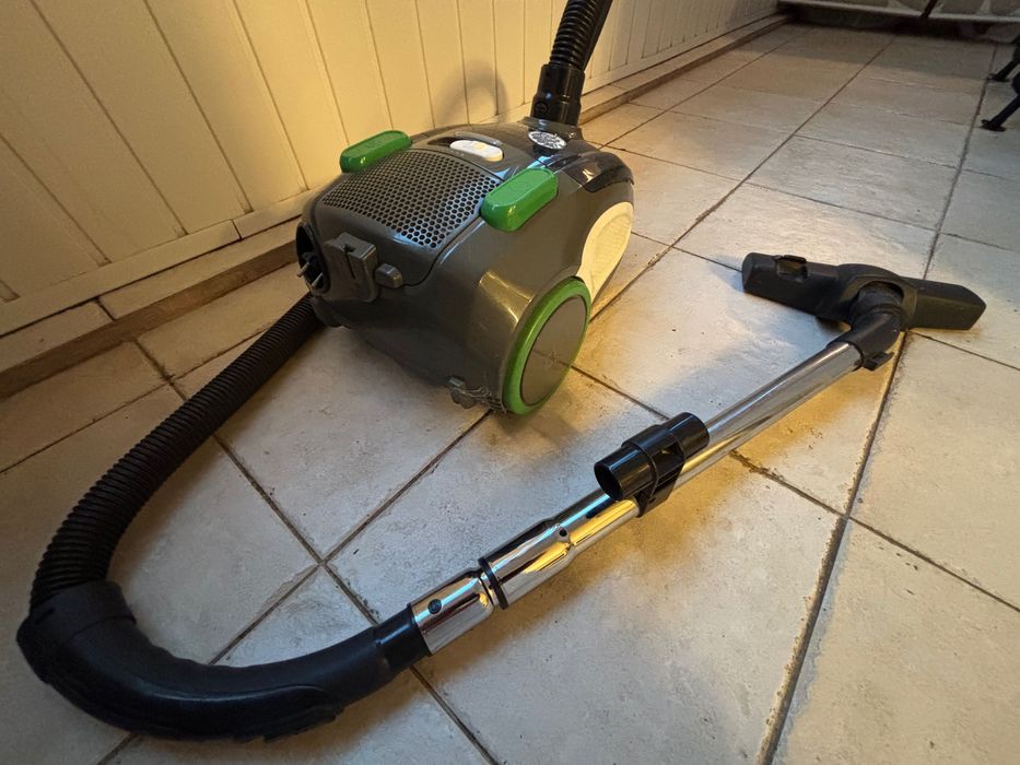 Aspirator Philips ciclon plastic ieftin