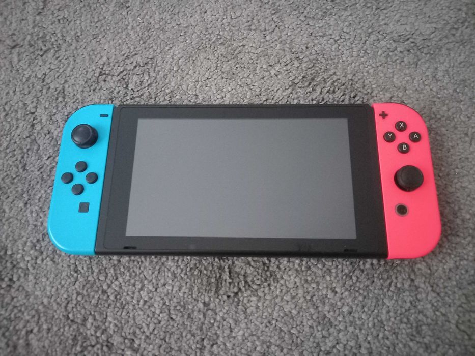 Nintendo Switch LCD + Калъф + 7 игри