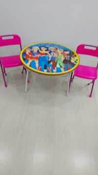 Детский столик и два стульчика