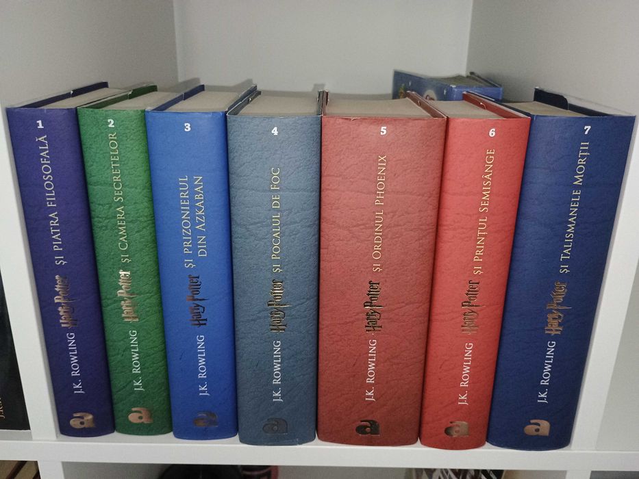 Vand colectia de 7 volume Harry Potter-romana