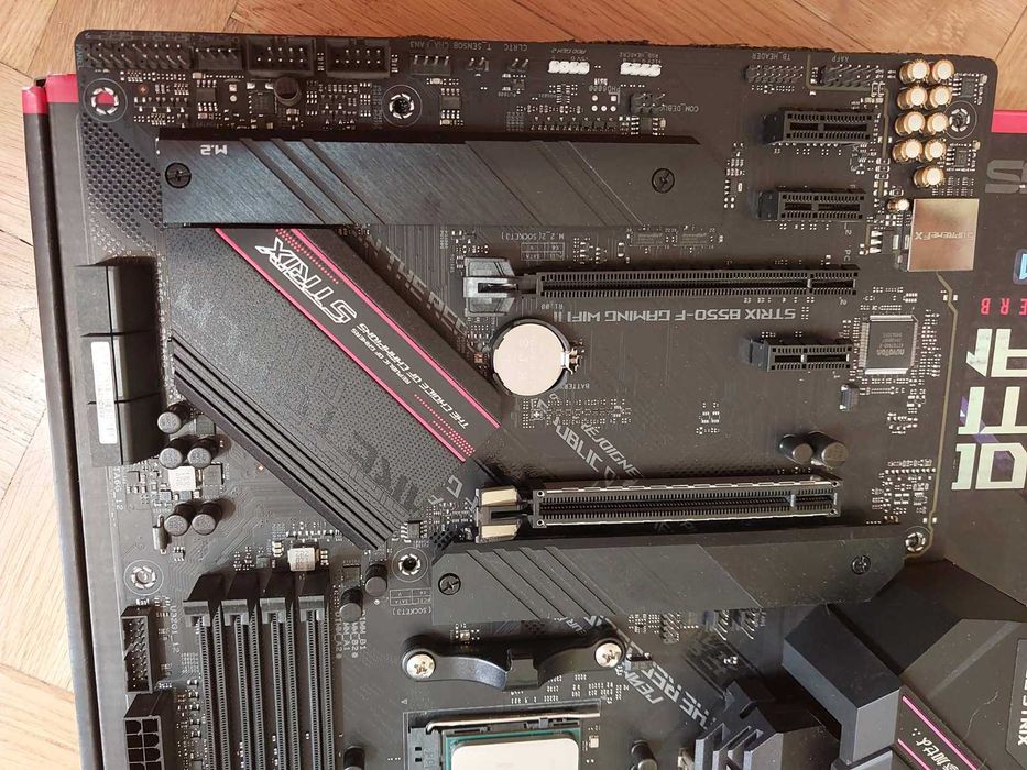 AMD Ryzen 7 5800X + Asus Rog Strix B550-F Gaming Wi-Fi