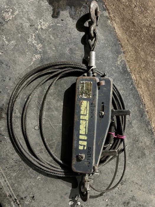 Лебедка    тросовая  крепкая