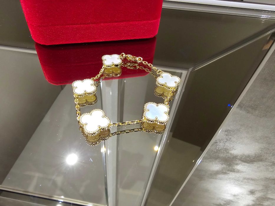 Van Cleef & Arpels VCA Mother of Pearl 5 Motifs Alhambra Дамска Гривна