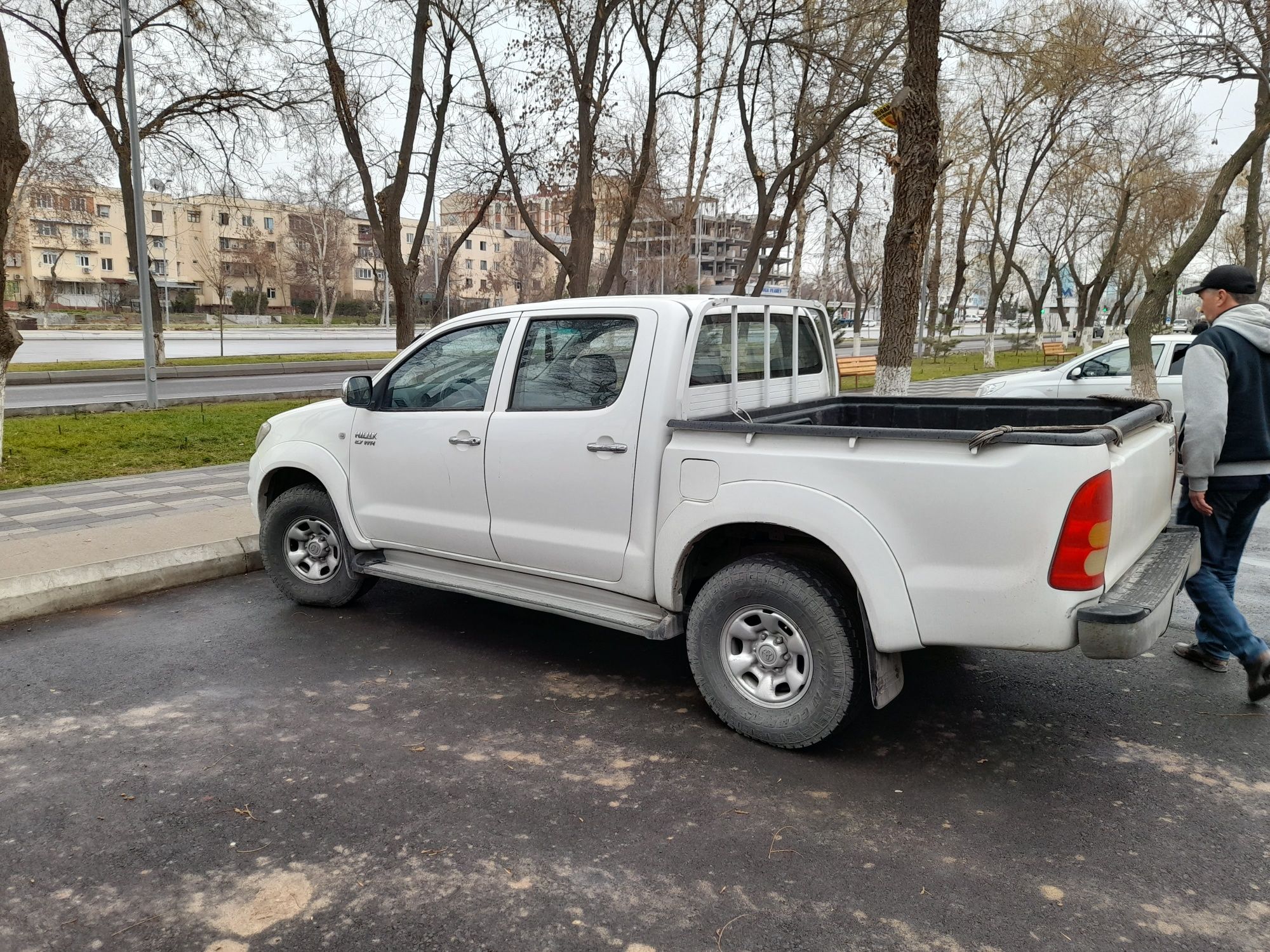 Продается TOYOTA HILUX 2008 год