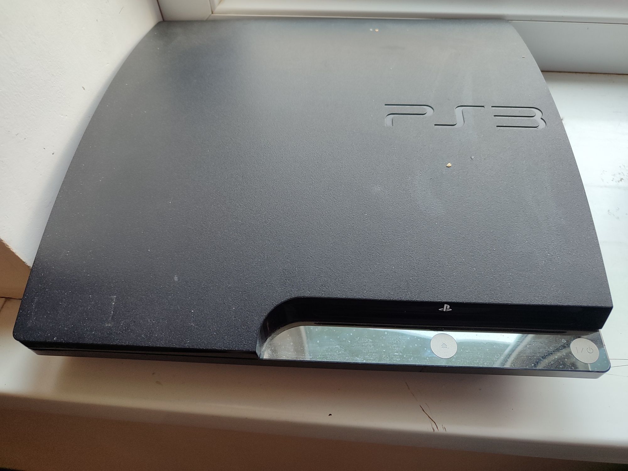 Playstation 3 , 4 ta jostigi bor xolati alo, kabellari bilan komplekt