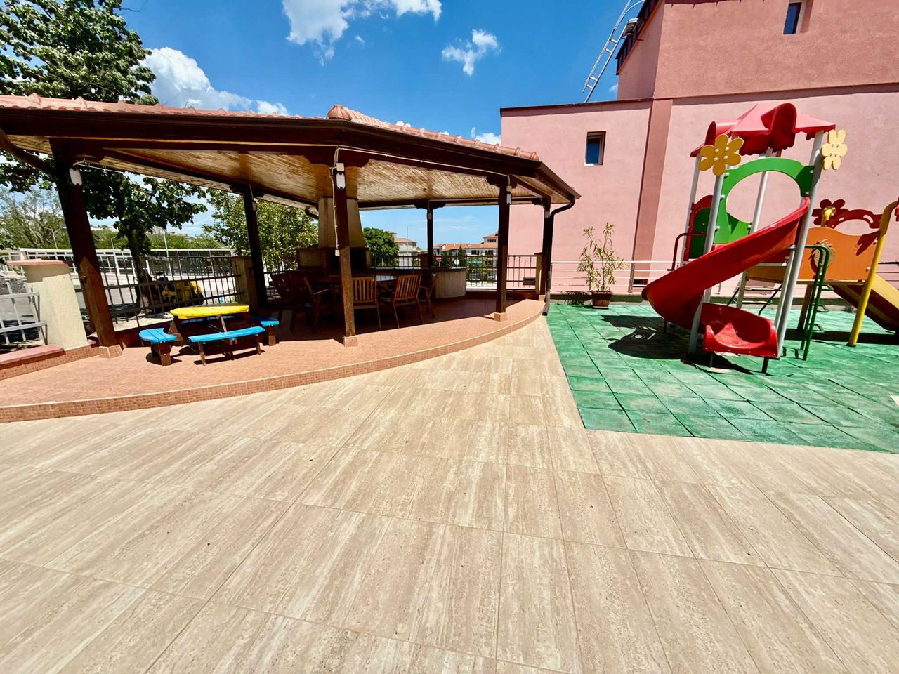 Продава се Тристаен апартамент в Бяла - 100 кв.м за 899 €/кв.м - Снимка #16